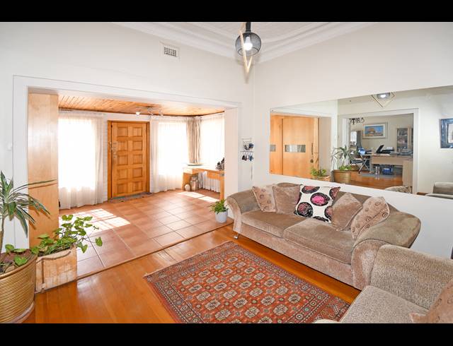 3 BEDROOM HOUSE FOR SALE IN CROSBY